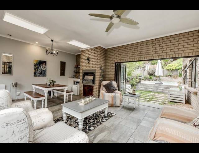 5 BEDROOM HOUSE FOR SALE IN FOURWAYS GARDENS